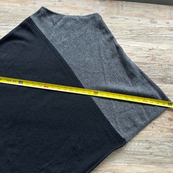 Celeste Wool Cashmere Poncho Black Gray Color Block Quiet Luxury No Size Tag EUC - Picture 5 of 6